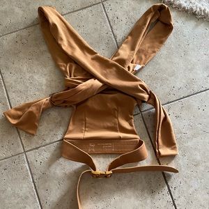 Lalabu Kerier baby carrier in camel